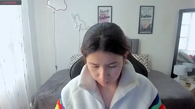 Amy joones online show from September 25, 2025, 11:47 am