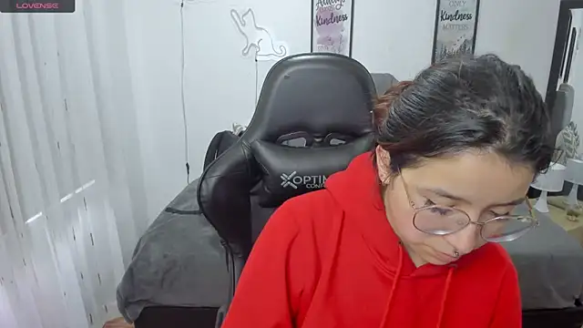 Amy joones online show from November 7, 2025, 12:38 pm