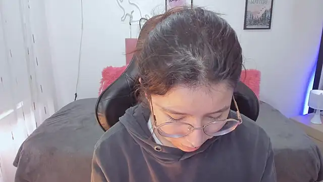 Amy joones online show from November 10, 2025, 1:10 pm