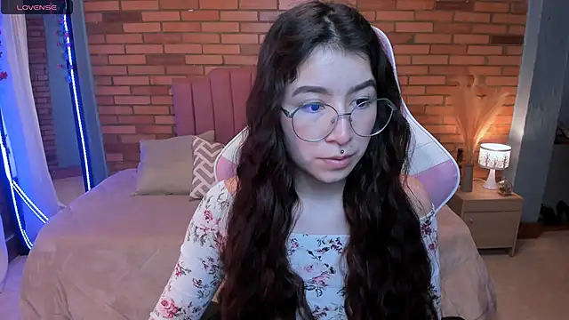 Snapshot of Amy_joones chatting on June 1, 2026, 11:45 am Amy joones online show from June 1, 2026, 11:45 am