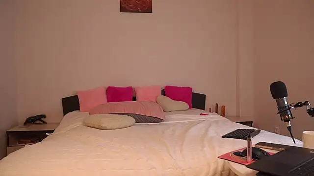 Snapshot of Arielgrace chatting on October 29, 2025, 2:14 am Arielgrace online show from October 29, 2025, 2:14 am