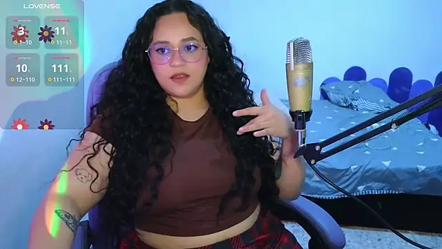 Luciernaga18 online show from April 10, 2026, 11:09 pm