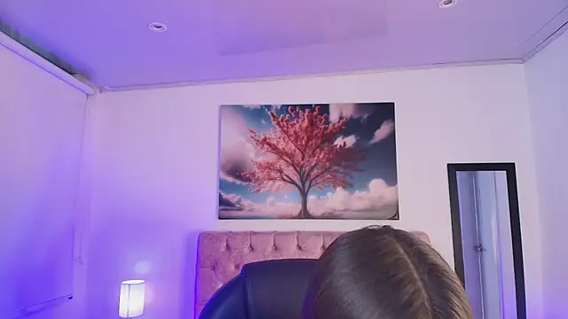 Julianaa Castro  online show from February 18, 2026, 11:28 am