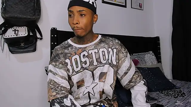 Snapshot of Pantera_black_21 chatting on November 13, 2025, 10:30 pm Pantera black 21 online show from November 13, 2025, 10:30 pm