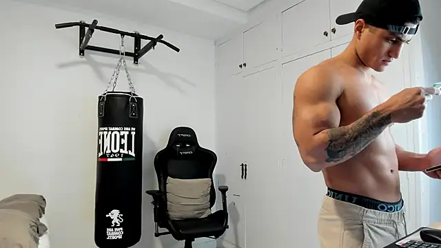 dan01  online show from December 15, 2025, 1:37 pm