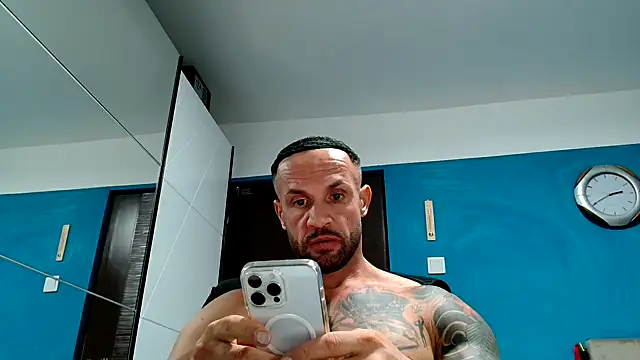 Magnificmuscles89 online show from October 1, 2025, 11:44 pm