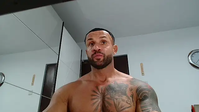 Snapshot of Magnificmuscles89 chatting on May 7, 2026, 10:37 pm Magnificmuscles89 online show from May 7, 2026, 10:37 pm