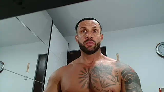 Snapshot of Magnificmuscles89 chatting on May 8, 2026, 8:14 pm Magnificmuscles89 online show from May 8, 2026, 8:14 pm