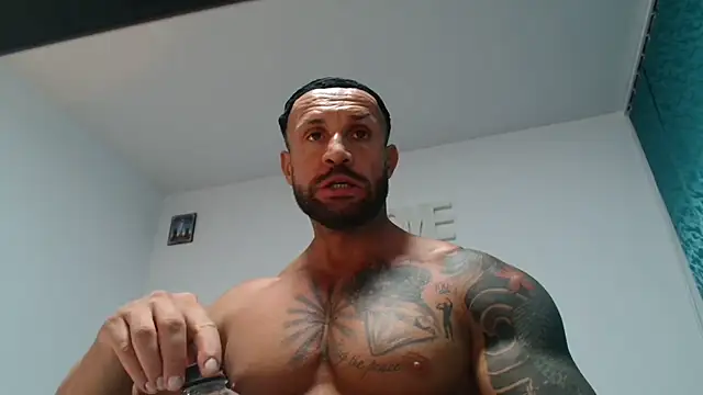 Snapshot of Magnificmuscles89 chatting on May 24, 2026, 10:04 pm Magnificmuscles89 online show from May 24, 2026, 10:04 pm