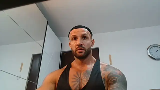 Snapshot of Magnificmuscles89 chatting on May 27, 2026, 10:45 am Magnificmuscles89 online show from May 27, 2026, 10:45 am