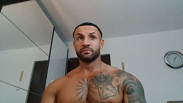 Snapshot of Magnificmuscles89 chatting on June 1, 2026, 10:33 pm Magnificmuscles89 online show from June 1, 2026, 10:33 pm