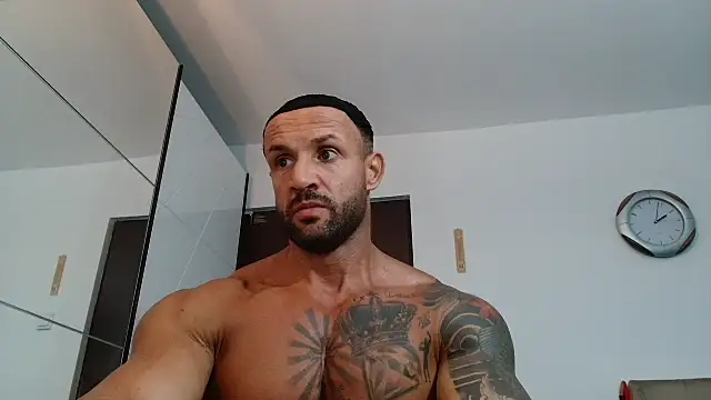 Snapshot of Magnificmuscles89 chatting on June 15, 2026, 11:01 am Magnificmuscles89 online show from June 15, 2026, 11:01 am