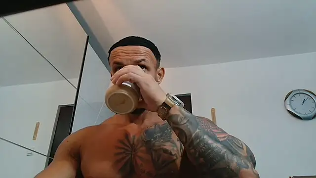 Snapshot of Magnificmuscles89 chatting on June 16, 2026, 10:07 am Magnificmuscles89 online show from June 16, 2026, 10:07 am