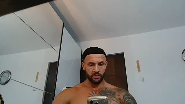 Snapshot of Magnificmuscles89 chatting on June 20, 2026, 10:40 am Magnificmuscles89 online show from June 20, 2026, 10:40 am