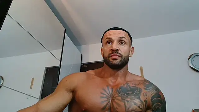Snapshot of Magnificmuscles89 chatting on June 24, 2026, 10:31 pm Magnificmuscles89 online show from June 24, 2026, 10:31 pm