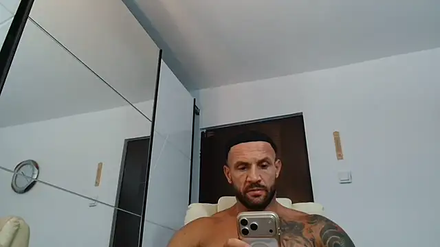 Snapshot of Magnificmuscles89 chatting on June 26, 2026, 10:47 pm Magnificmuscles89 online show from June 26, 2026, 10:47 pm