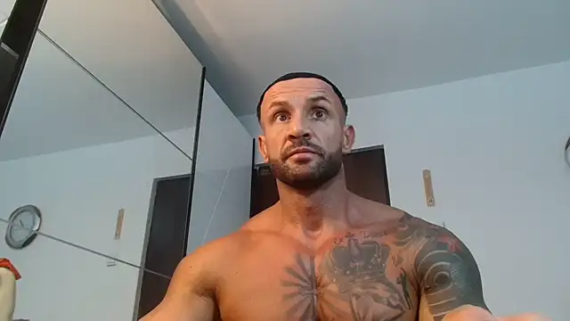 Snapshot of Magnificmuscles89 chatting on July 16, 2026, 10:38 pm Magnificmuscles89 online show from July 16, 2026, 10:38 pm