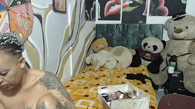 Snapshot of manzanahot9 chatting on November 18, 2025, 10:41 am manzanahot9 online show from November 18, 2025, 10:41 am