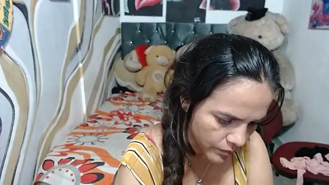 manzanahot9 online show from February 24, 2026, 7:45 pm