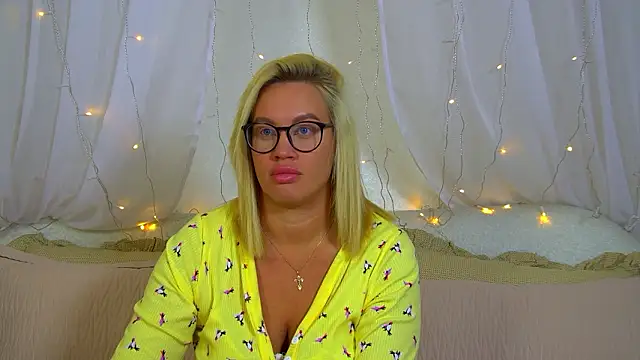 MariaNeumann online show from March 15, 2026, 6:25 pm