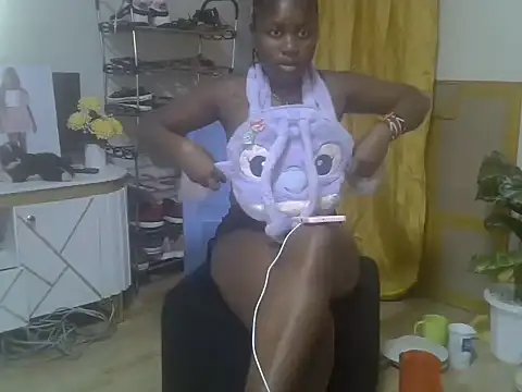 Snapshot of sweet_vine chatting on July 20, 2026, 12:18 pm sweet vine online show from July 20, 2026, 12:18 pm