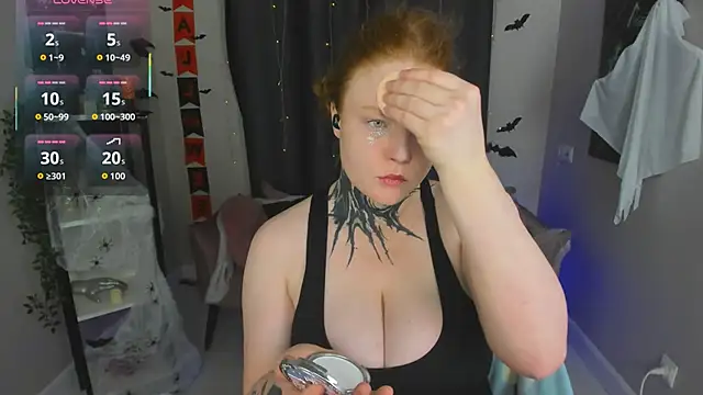 Snapshot of Cassie_xKiss chatting on October 31, 2025, 8:32 pm Cassie xKiss online show from October 31, 2025, 8:32 pm