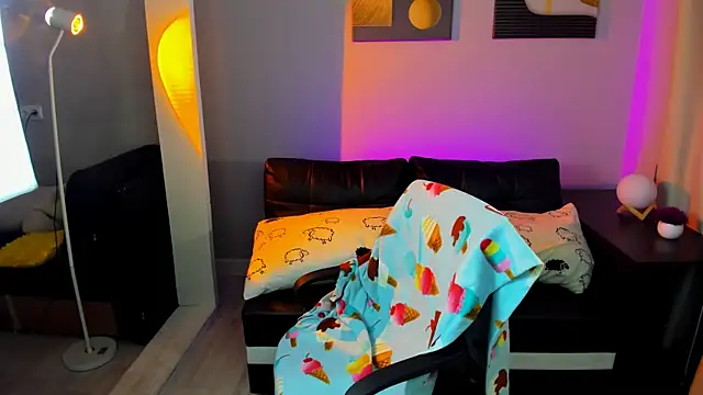 Cassie xKiss online show from June 11, 2026, 9:13 pm