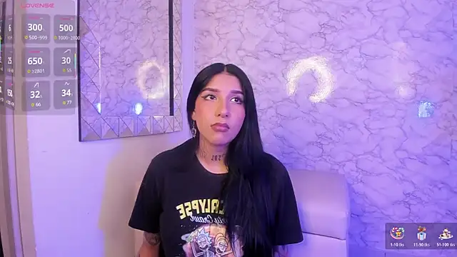 Snapshot of Leiaa_ chatting on November 16, 2025, 1:00 am Leiaa online show from November 16, 2025, 1:00 am