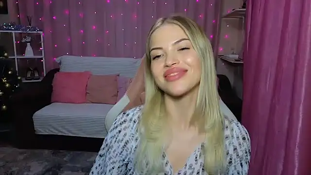 EmmyMills online show from December 5, 2024, 10:01 pm