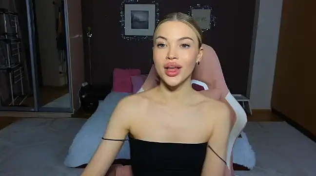 EmmyMills online show from January 4, 2025, 8:27 pm