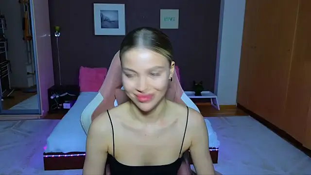 EmmyMills online show from January 19, 2025, 12:06 am