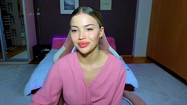 EmmyMills online show from February 24, 2025, 1:24 am