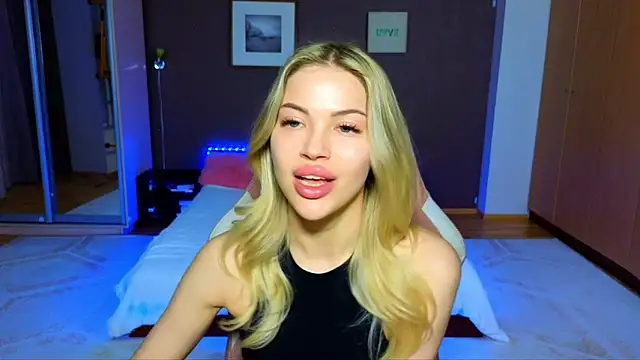 EmmyMills online show from March 22, 2025, 6:36 pm