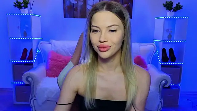 EmmyMills online show from January 12, 2026, 9:53 pm