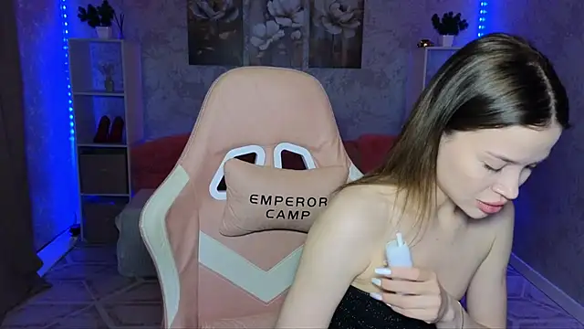 EmmyMills online show from May 2, 2026, 8:58 pm