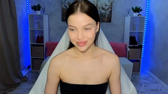 EmmyMills online show from June 7, 2026, 3:10 am