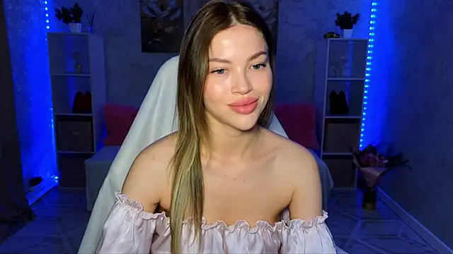 Snapshot of EmmyMills chatting on June 20, 2026, 9:06 pm EmmyMills online show from June 20, 2026, 9:06 pm