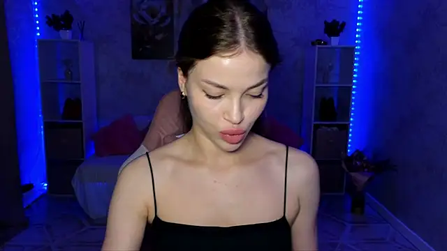 Snapshot of EmmyMills chatting on June 23, 2026, 11:58 pm EmmyMills online show from June 23, 2026, 11:58 pm