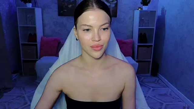 Snapshot of EmmyMills chatting on June 28, 2026, 8:04 pm EmmyMills online show from June 28, 2026, 8:04 pm
