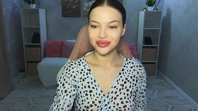 Snapshot of EmmyMills chatting on July 14, 2026, 12:46 am EmmyMills online show from July 14, 2026, 12:46 am