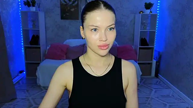 Snapshot of EmmyMills chatting on August 1, 2026, 9:03 pm EmmyMills online show from August 1, 2026, 9:03 pm