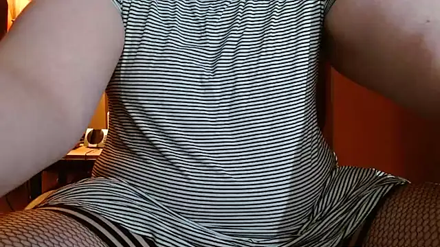 Snapshot of cosmicjones chatting on December 8, 2024, 9:24 am cosmicjones online show from December 8, 2024, 9:24 am