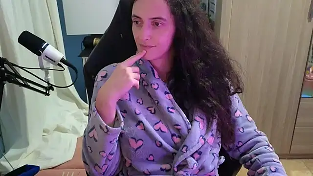 Snapshot of MemiKouki chatting on October 9, 2025, 5:44 pm MemiKouki online show from October 9, 2025, 5:44 pm