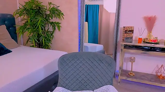 Snapshot of MichelleReys chatting on November 7, 2025, 7:36 pm MichelleReys online show from November 7, 2025, 7:36 pm