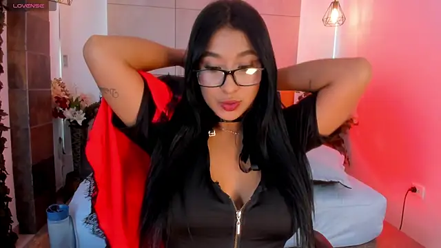 Snapshot of BellaHarllow chatting on June 27, 2026, 6:13 pm BellaHarllow online show from June 27, 2026, 6:13 pm