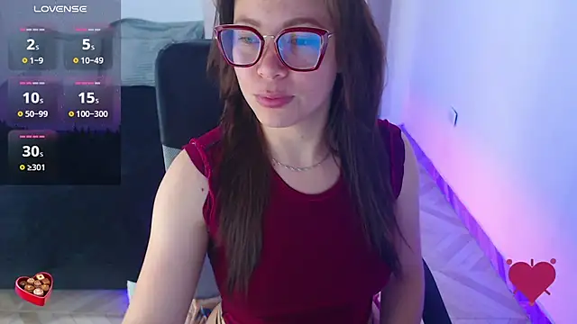 Snapshot of SharonR1 chatting on June 15, 2026, 10:34 pm SharonR1 online show from June 15, 2026, 10:34 pm