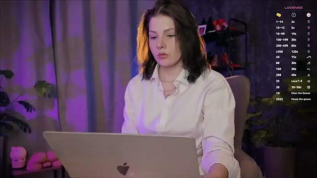 AnnaTrueno online show from July 18, 2026, 6:01 pm