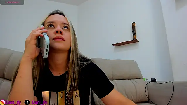 Snapshot of Dani_javi chatting on November 30, 2025, 12:36 am Dani javi online show from November 30, 2025, 12:36 am