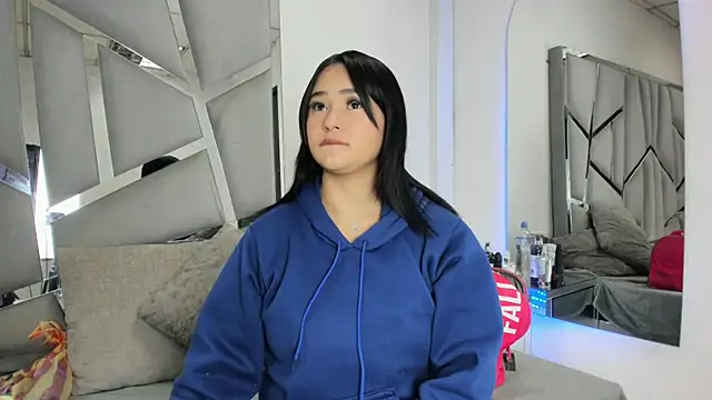 Snapshot of Catherinee69_x chatting on October 10, 2025, 3:27 am Catherinee69 x online show from October 10, 2025, 3:27 am