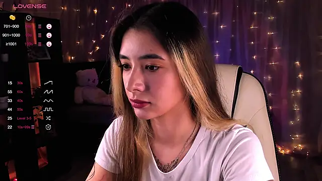 Snapshot of DarlaLike chatting on December 15, 2024, 4:07 am DarlaLike online show from December 15, 2024, 4:07 am